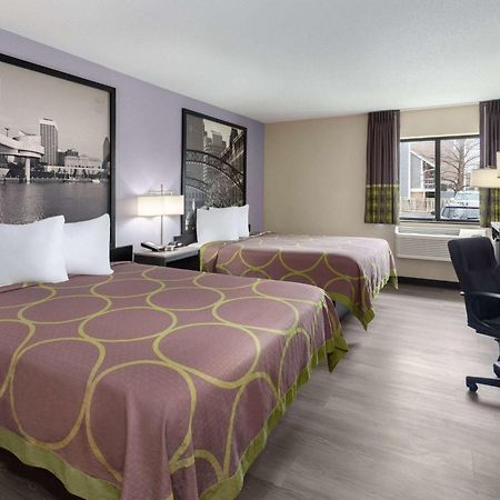 Super 8 By Wyndham Copley Akron Exteriör bild