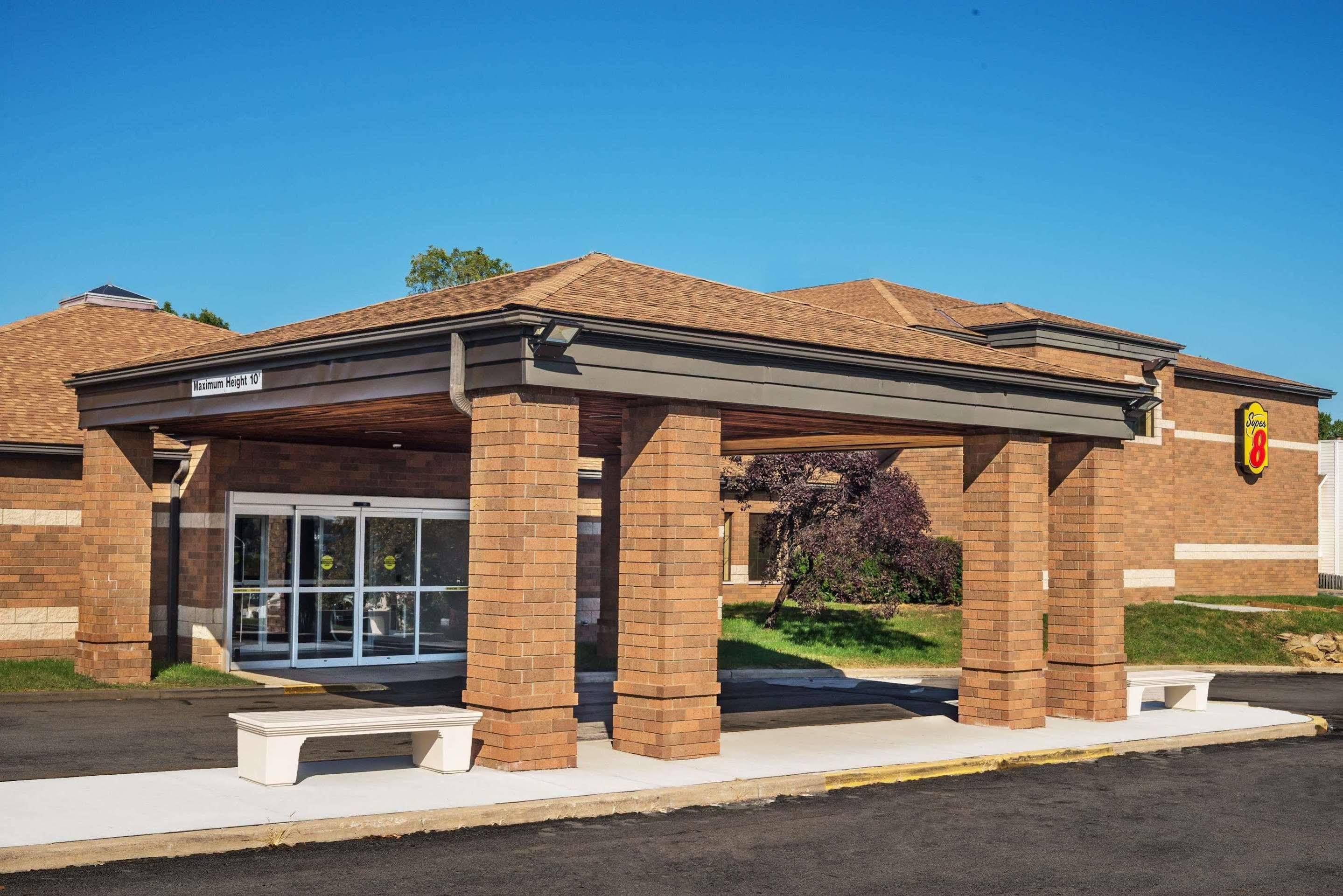 Super 8 By Wyndham Copley Akron Exteriör bild