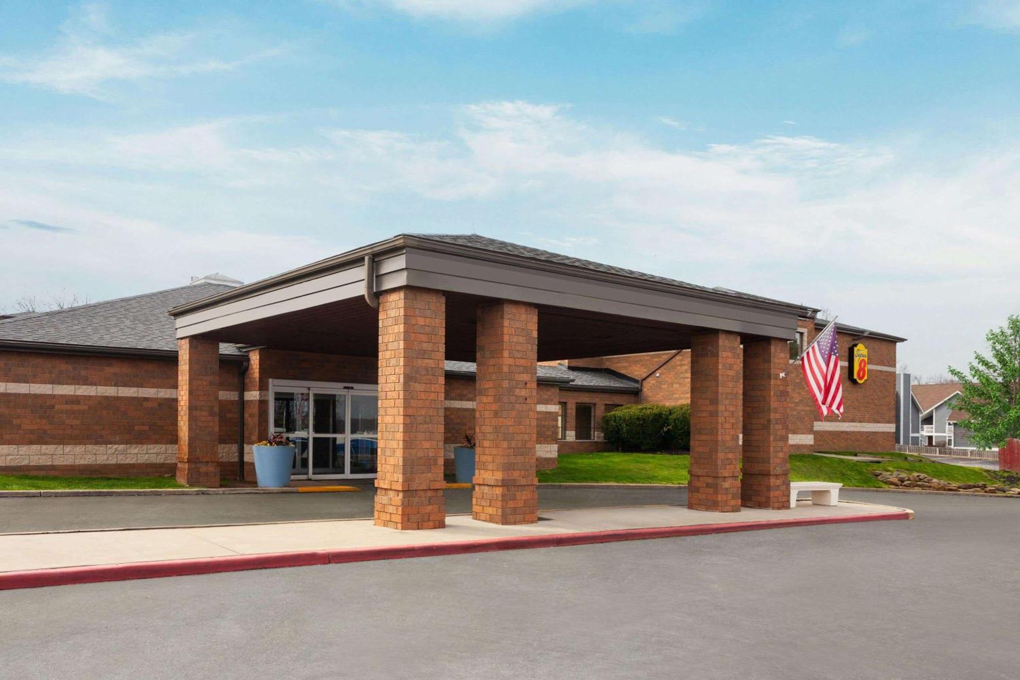 Super 8 By Wyndham Copley Akron Exteriör bild