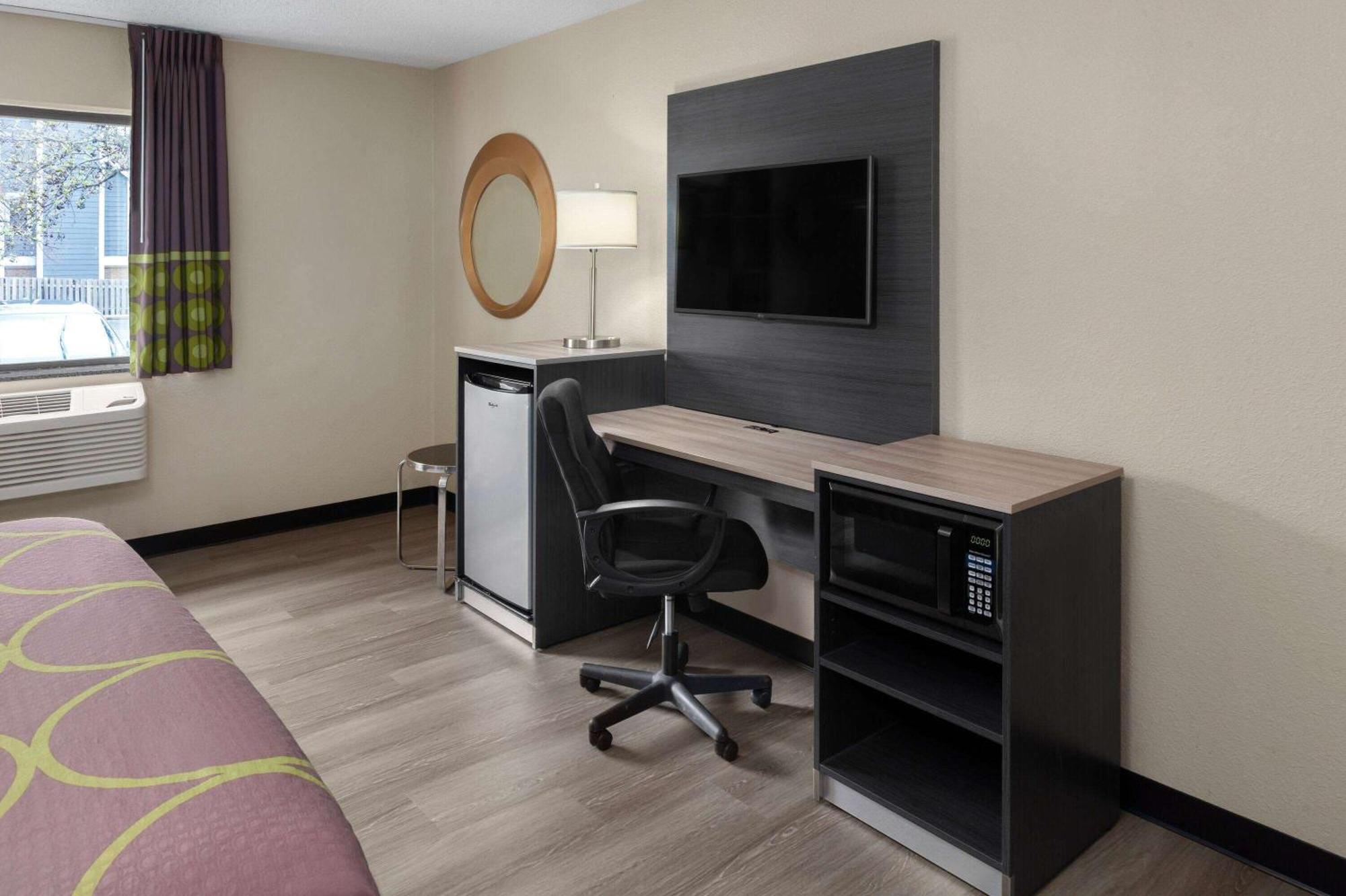 Super 8 By Wyndham Copley Akron Exteriör bild